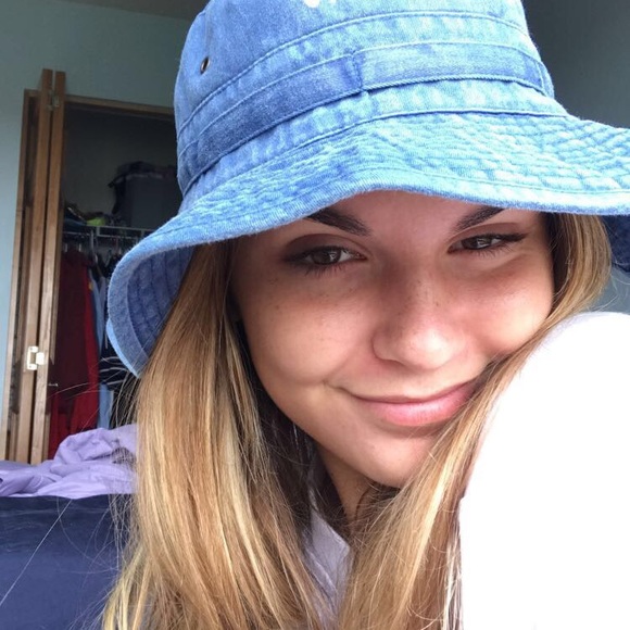 Meet your Posher, Jenna - Picture 2 of 7